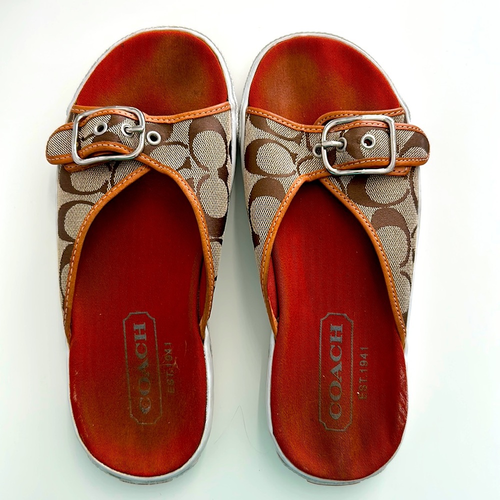 Coach logo slides